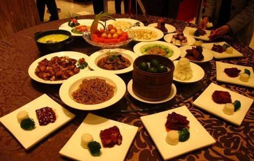 中式家宴主题料理搭配，让你的餐桌更加丰富多彩！